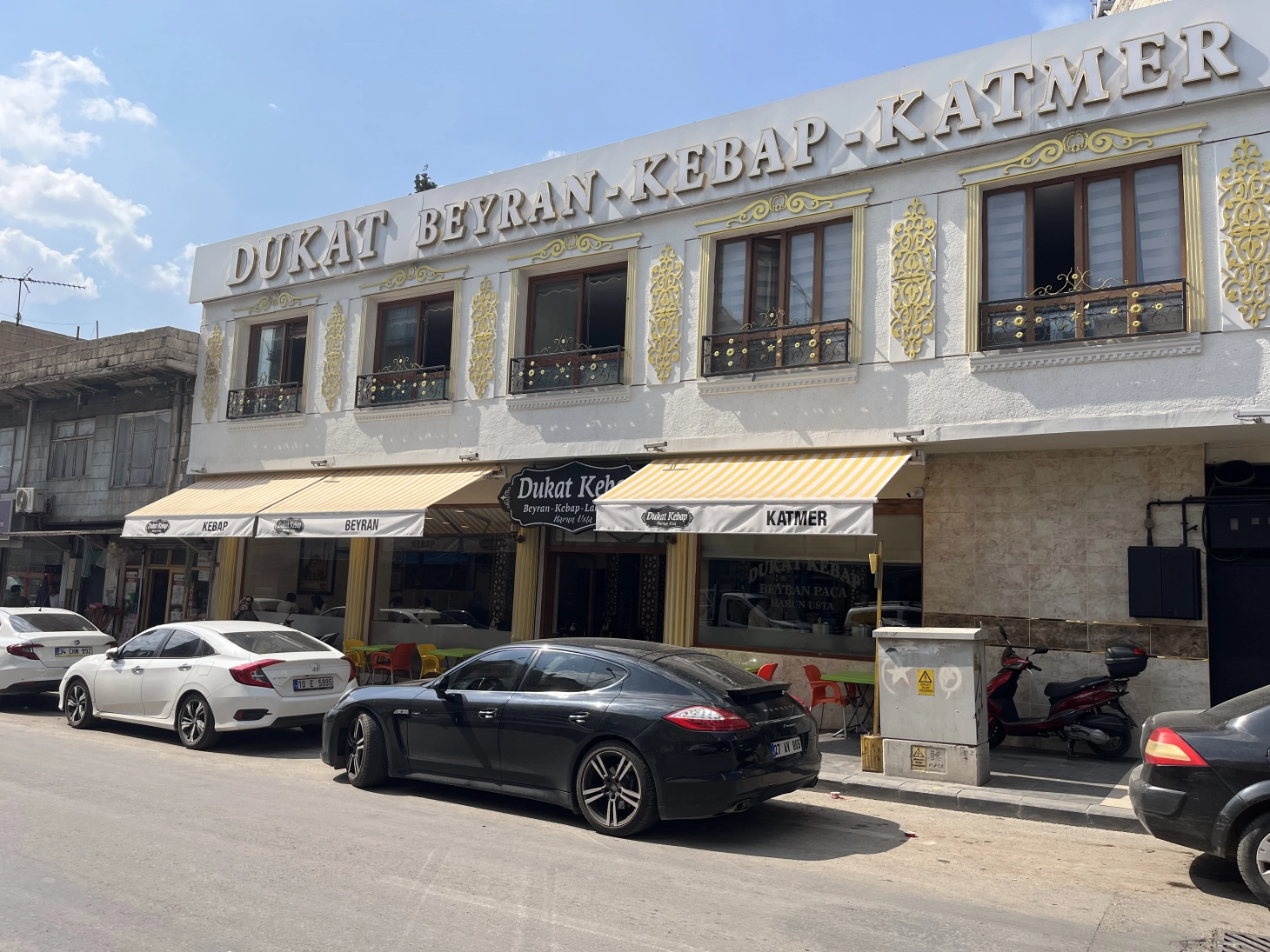 Dukat Beyran  Adres: Karşıyaka Mah. Korutürk Caddesi No:36/B Telefon: 0(533)636 67 33 e-posta: info@dukatbeyrankebap.com
